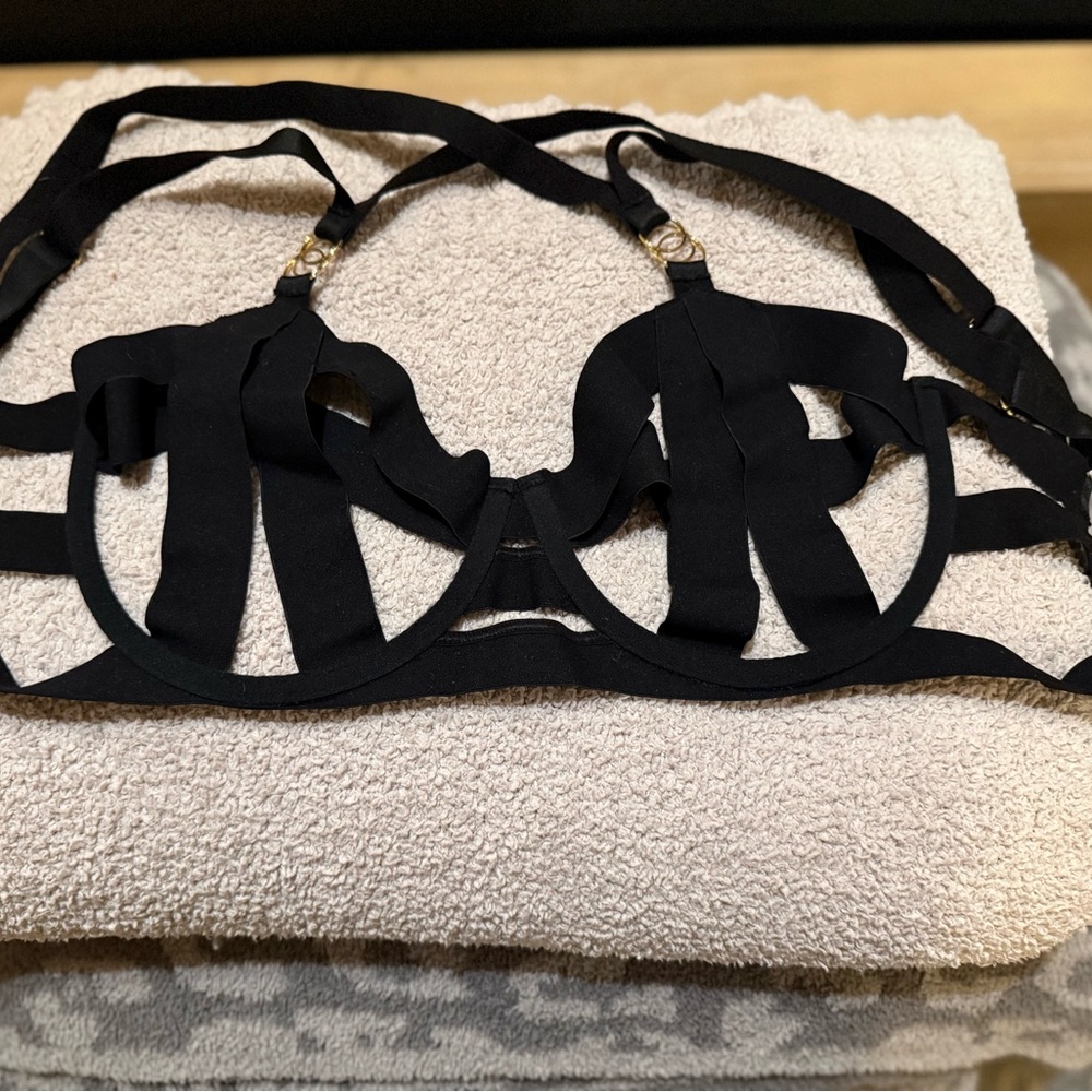 Victoria's Secret Very Sexy Unlined Strappy Demi Cage Bra - Picture 4 of 5